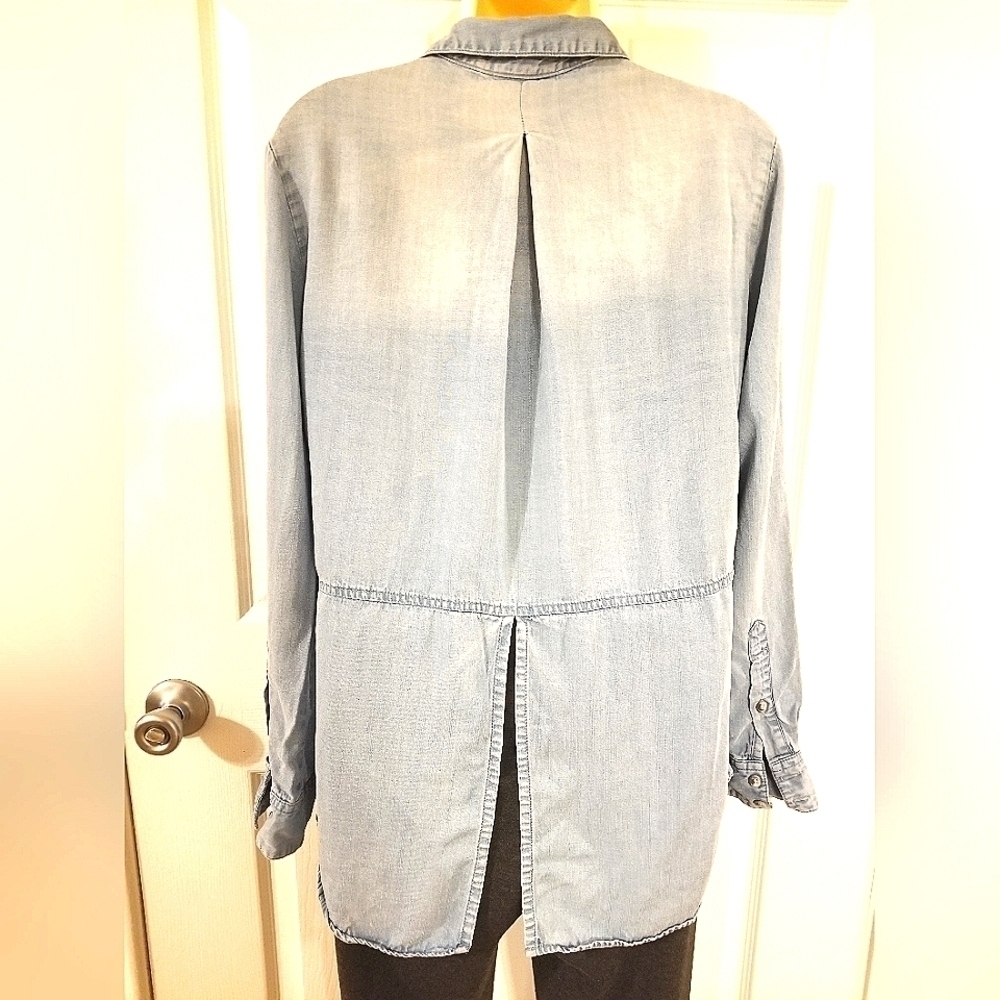 Buttons Top - Picture 2 of 3